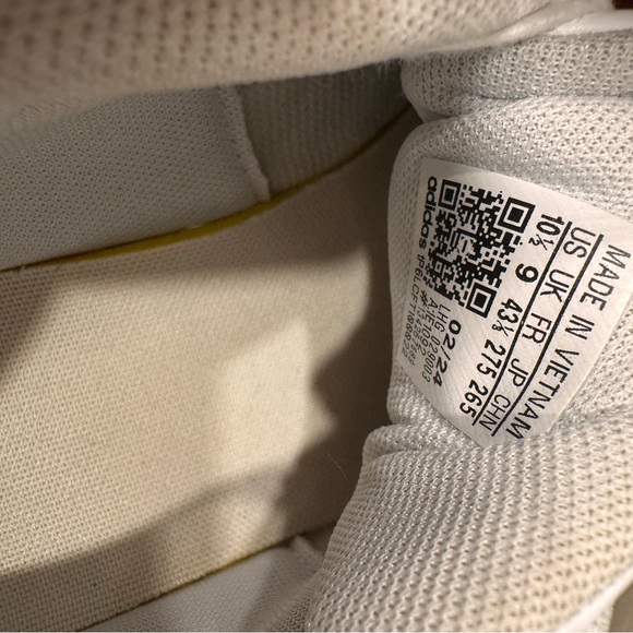 Women’s Adidas Classic White Sneakers with Black Stripes - Picture 7 of 7